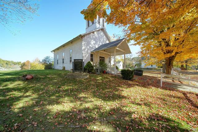 front view picture of 17046 English Rd Road, Manchester, MI. 48158