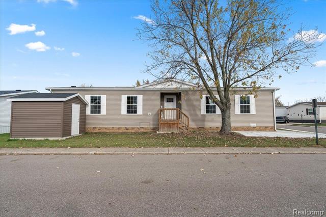front view picture of 13915 Washington Drive, Plymouth, MI. 48170
