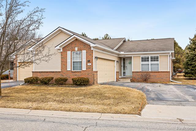front view picture of 340 Benjamin Drive, Ypsilanti, MI. 48198