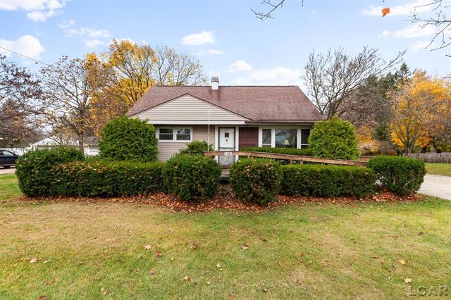 front view picture of 1101 Shady Lane, Tecumseh, MI. 49286