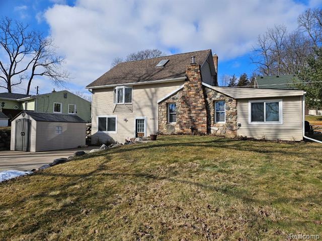 front view picture of 5780 Elvira, Pinckney, MI. 48169