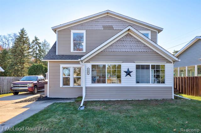 front view picture of 246 Lagoon Beach Drive, Bay City, MI. 48706