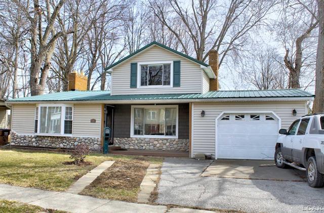 front view picture of 124 N Madison Street, Adrian, MI. 49221