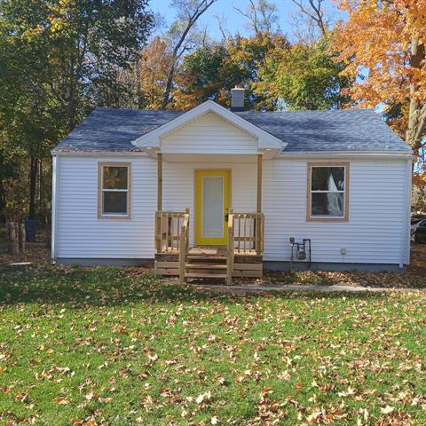 front view picture of 1332 Columbus Avenue, Benton Harbor, MI. 49022