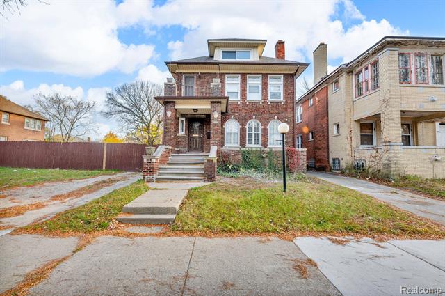 front view picture of 2501 Gladstone Street, Detroit, MI. 48206