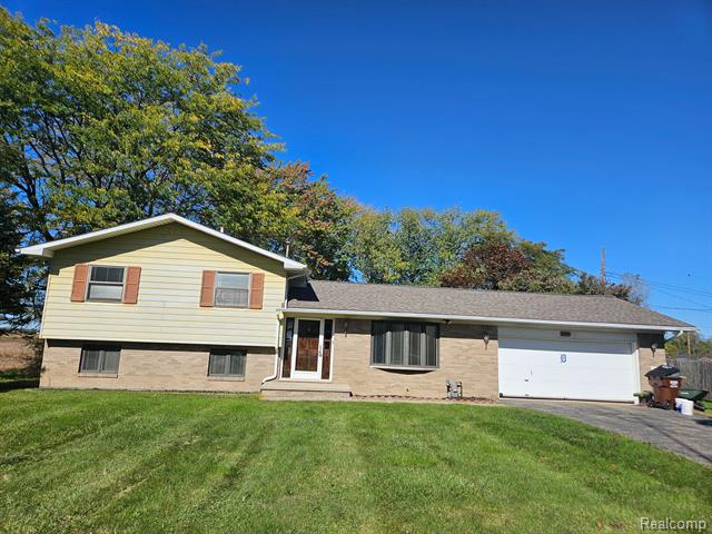 front view picture of 2565 Carleton Rockwood Road, Carleton, MI. 48117
