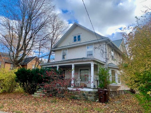 front view picture of 208 E Oak Street, Albion, MI. 49224