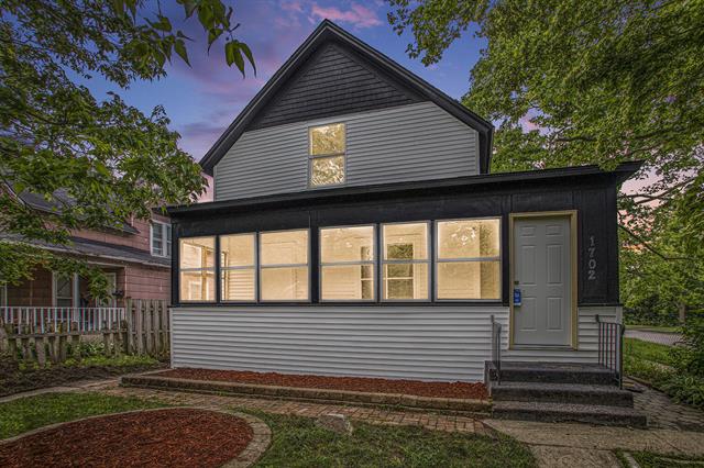 front view picture of 1702 Charles Avenue, Kalamazoo, MI. 49048