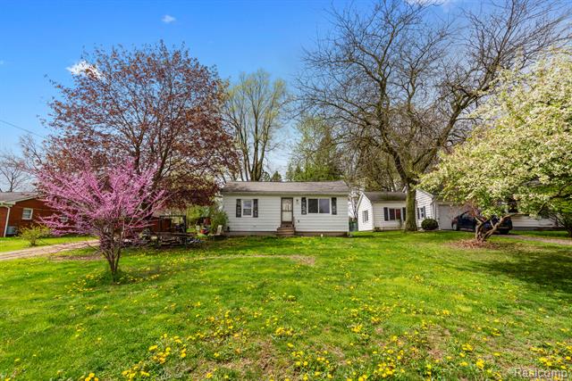 front view picture of 659 N Van Dyke Road, Imlay City, MI. 48444
