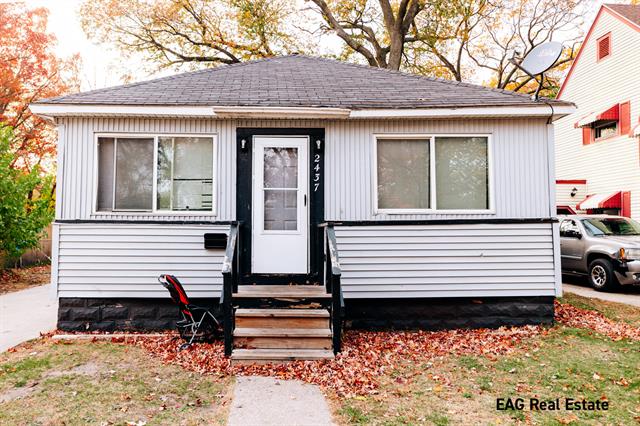 front view picture of 2437 Reynolds Street, Muskegon, MI. 49444