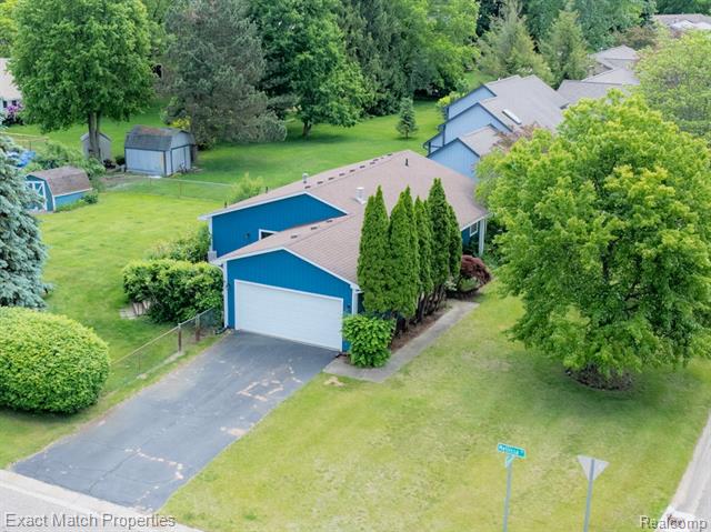 front view picture of 3232 Green Oak Dr, Walled Lake, MI. 48390