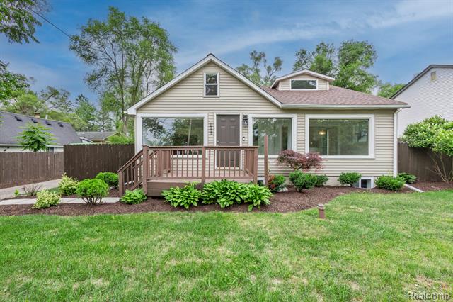 front view picture of 1311 W Oakley Park Rd, Walled Lake, MI. 48390