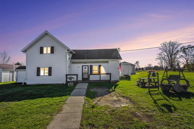 front view picture of 204 E Clay Street, Ithaca, MI. 48847