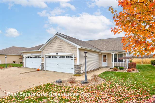 front view picture of 26 Tuscany Circle, Saginaw, MI. 48603