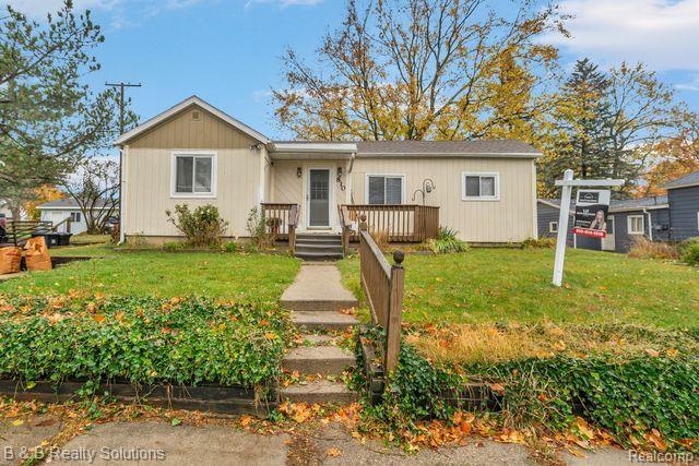 front view picture of 810 Gibbs Street, Caro, MI. 48723