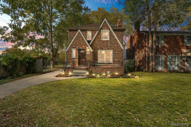 front view picture of 13935 Faust Avenue, Detroit, MI. 48223
