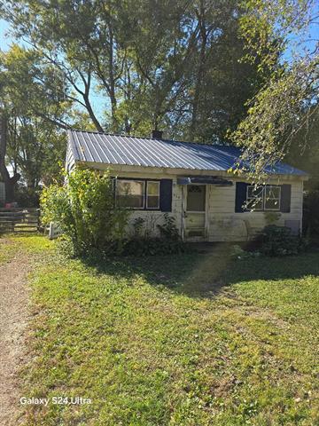 front view picture of 424 Arctic Street, Buchanan, MI. 49107