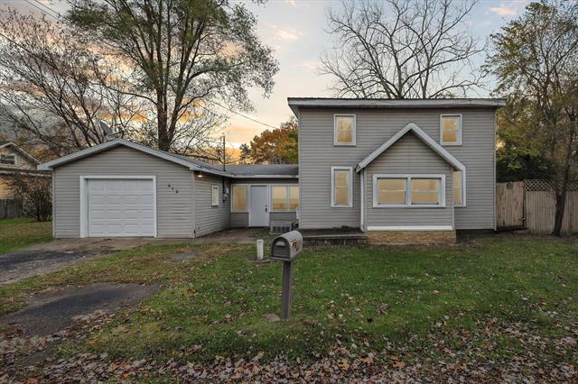 front view picture of 413 Seventh Street, Michigan Center, MI. 49254