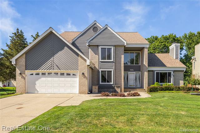 front view picture of 7240 Silverbeech Ln, West Bloomfield, MI. 48323