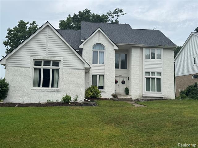 front view picture of 7359 Woodlore Dr, West Bloomfield, MI. 48323