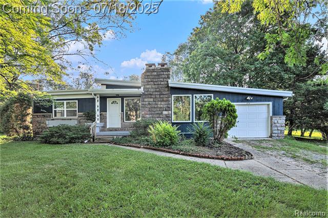 front view picture of 3113 S Center Road, Burton, MI. 48519