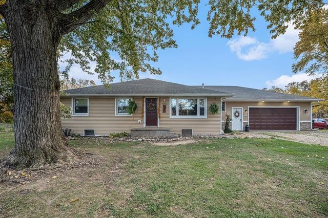 front view picture of 8094 E Y Avenue, Vicksburg, MI. 49097