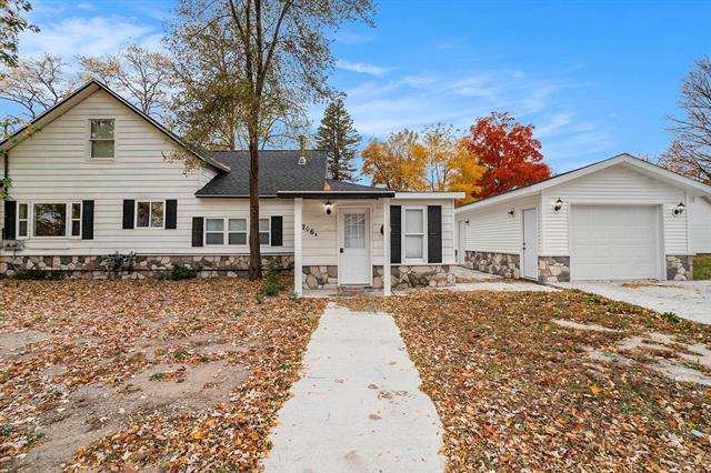 front view picture of 206 W 4Th Street, Kalkaska, MI. 49646