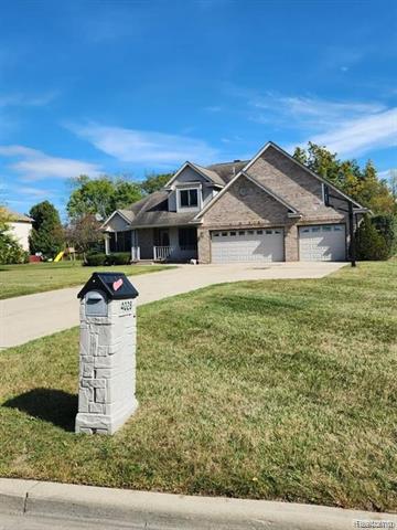 front view picture of 4028 Autumn Ridge, Saginaw, MI. 48603
