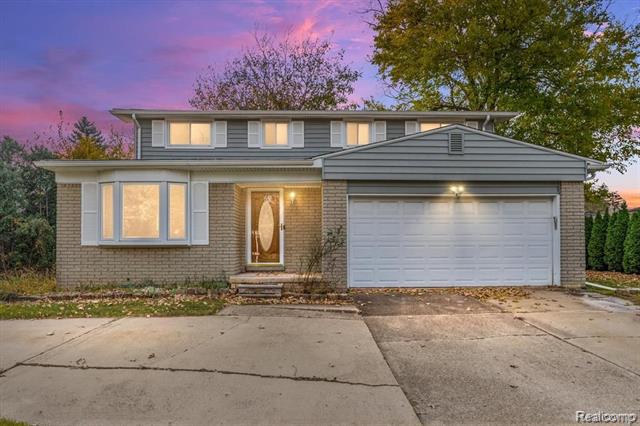front view picture of 17253 Lincoln Drive, Southfield, MI. 48076