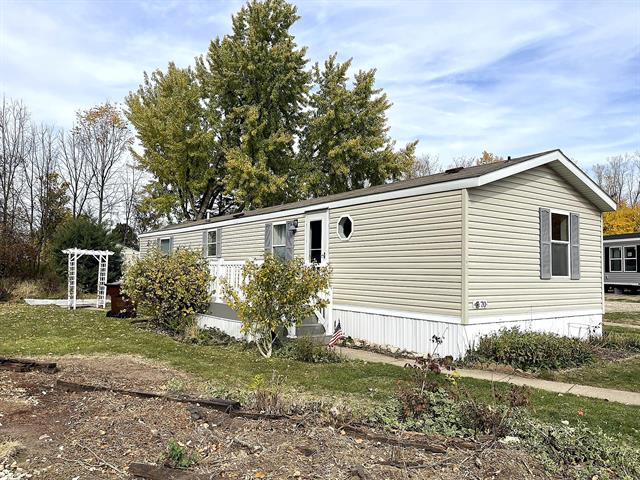 front view picture of 855 W Jefferson Street, Grand Ledge, MI. 48837