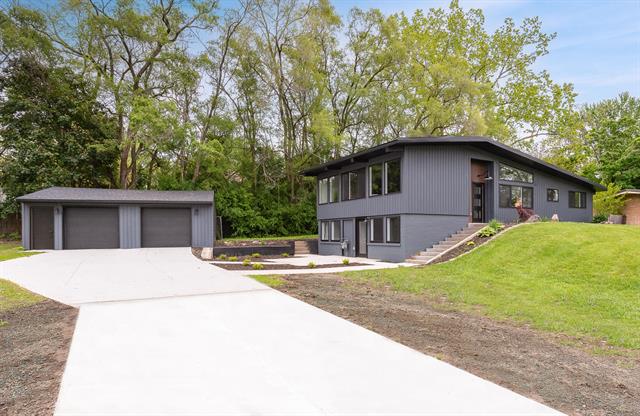 front view picture of 1906 Rosemont Avenue Se, Grand Rapids, MI. 49506