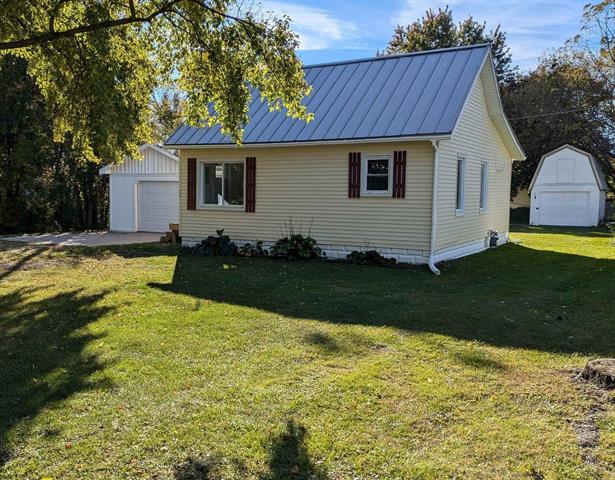 front view picture of 68 S Arthur Street, Carsonville, MI. 48419