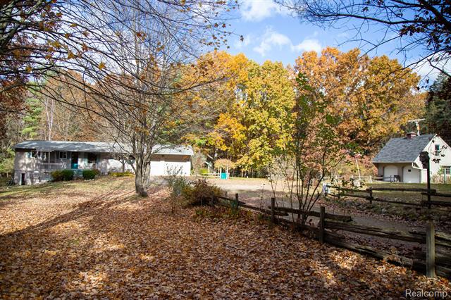 front view picture of 2273 King Road, Lapeer, MI. 48446