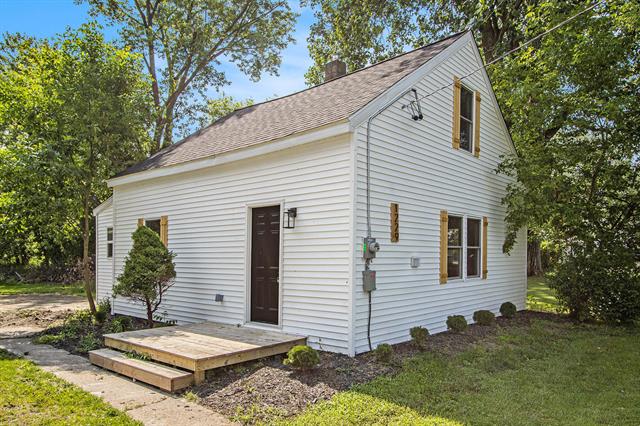 front view picture of 1229 Foster Avenue, Kalamazoo, MI. 49048