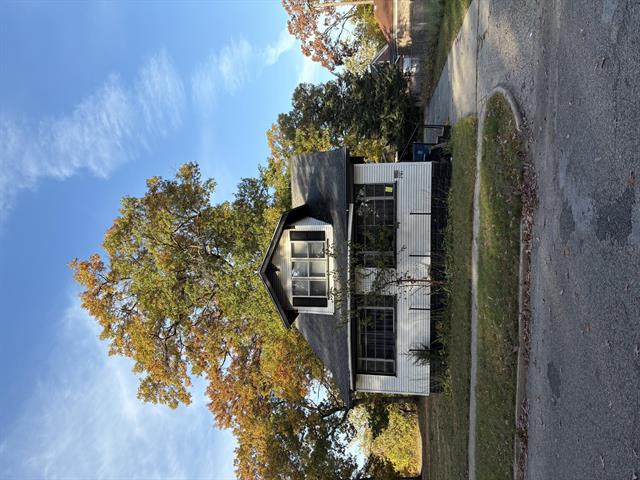 front view picture of 2921 Baker Street, Muskegon, MI. 49444