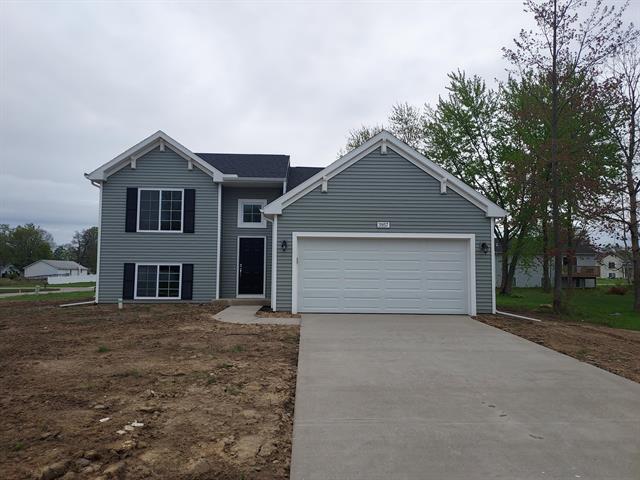 front view picture of 3957 Sumner Drive, Watervliet, MI. 49098