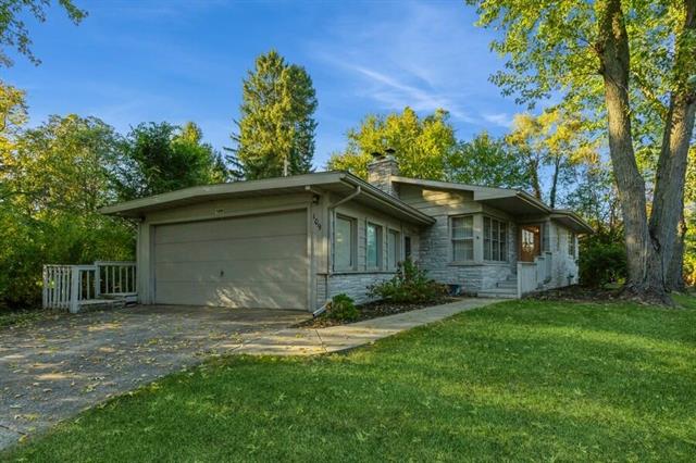 front view picture of 109 Higman Park Hill, Benton Harbor, MI. 49022