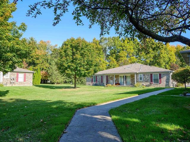 front view picture of 48667 Aberdeen Court, Utica, MI. 48315