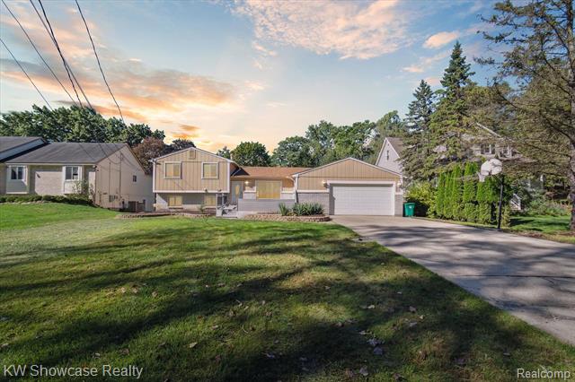 front view picture of 3439 Boyer St, Walled Lake, MI. 48390