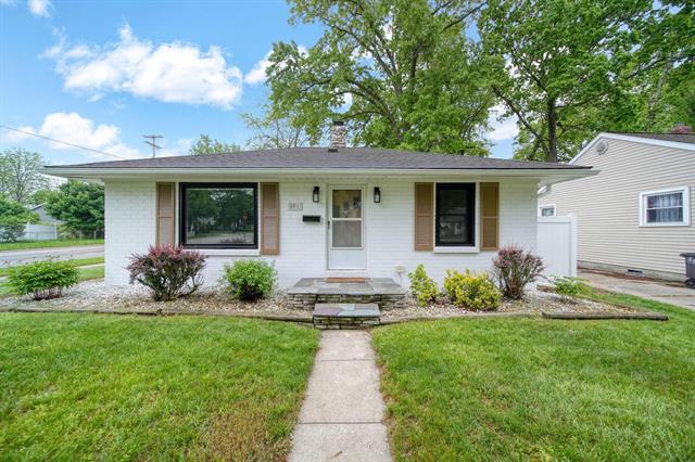 front view picture of 801 Briarcliff Road, Jackson, MI. 49203