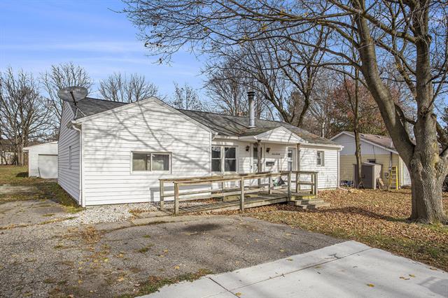 front view picture of 720 Cherry Street, Charlotte, MI. 48813