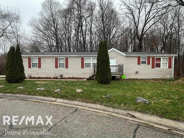 front view picture of 947 Kathy Circle, Flint, MI. 48506