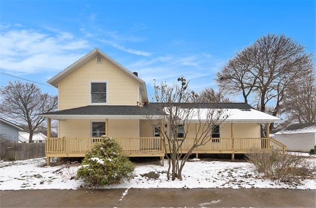 front view picture of 180 W Lincoln Street, Grant, MI. 49327