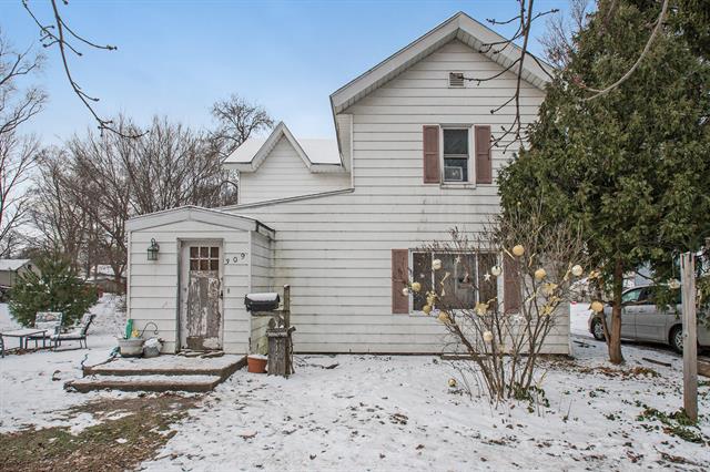 front view picture of 309 N Front Street, Dowagiac, MI. 49047