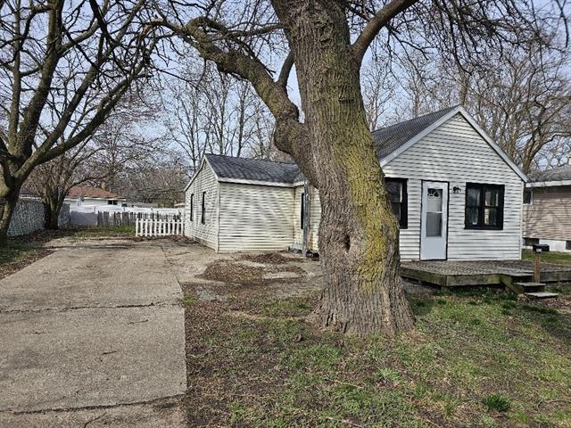 front view picture of 1136 Francis Avenue, Muskegon, MI. 49442
