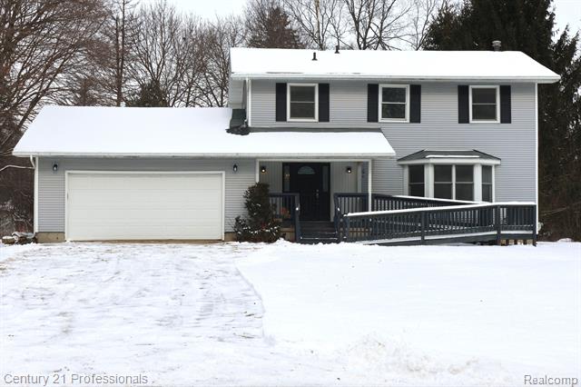 front view picture of 6481 Winans Lake Road, Brighton, MI. 48116