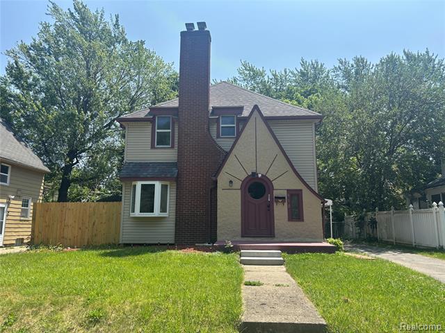 front view picture of 910 Spence Street, Pontiac, MI. 48340