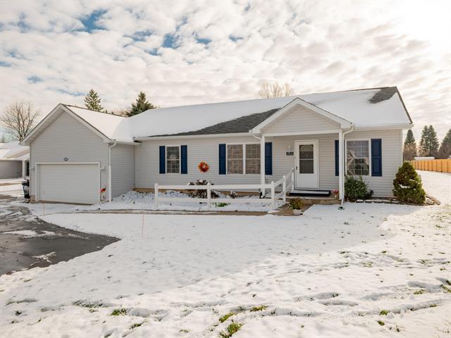 front view picture of 1016 W Villas Drive, Vicksburg, MI. 49097