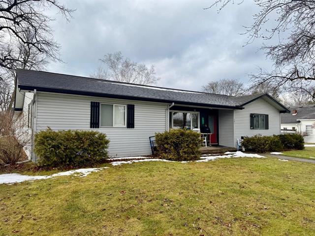 front view picture of 261 N Superior Street, Farwell, MI. 48622