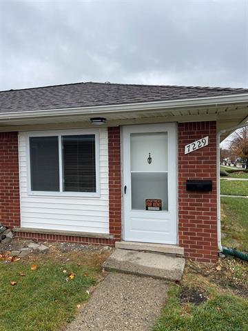 front view picture of 7229 Helen Street, Center Line, MI. 48015